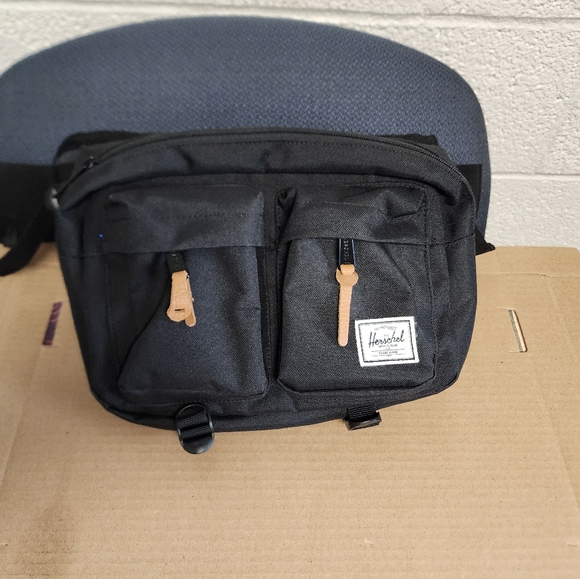 Herschel Eighteen Waist Pack NWOT - Picture 4 of 11